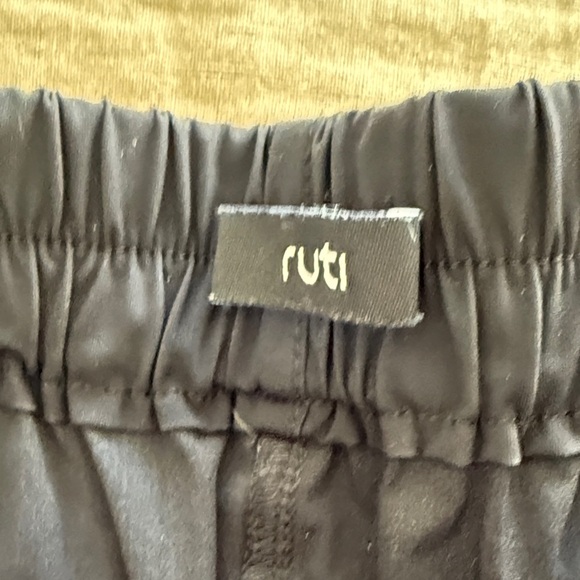 Ruti on the loose work pant - Picture 3 of 6